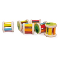 Chrastítko válec dřevo/kov 7x7cm 6ks v boxu 6m+
