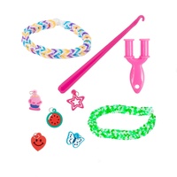 Udělej si svůj náramek - gumičky 2700ks + náčiní v plastové krabičce tvar srdce 16x13cm