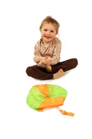 Parašutista figurka s padákem létající svítící látka/plast 12cm na baterie 2 barvy na kartě