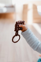 Chrastíček keksík babyted chrastítko silikon 13x5cm na kartě 0m+