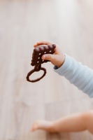 Chrastíček keksík babyted chrastítko silikon 13x5cm na kartě 0m+