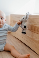 Slon babyted natahovací hrací strojek plyš 30cm závěs na postýlku/kočárek na kartě v sáčku 0m+