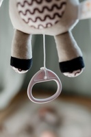 Slon babyted natahovací hrací strojek plyš 30cm závěs na postýlku/kočárek na kartě v sáčku 0m+