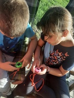 Zvířátko elektronické se zvukem přívěsek se šňůrkou plast