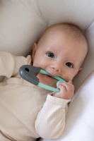 Chrastítko špendlík plast 12cm šedotyrkysové 12x19cm v sáčku 0m+