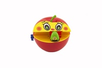  Pokladnička červené jablko s červíkem na klíček plastová