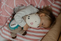 Ovečka uspávačka/usínáček projektor plyš/plast 35x22cm na baterie se zvukem,světlem